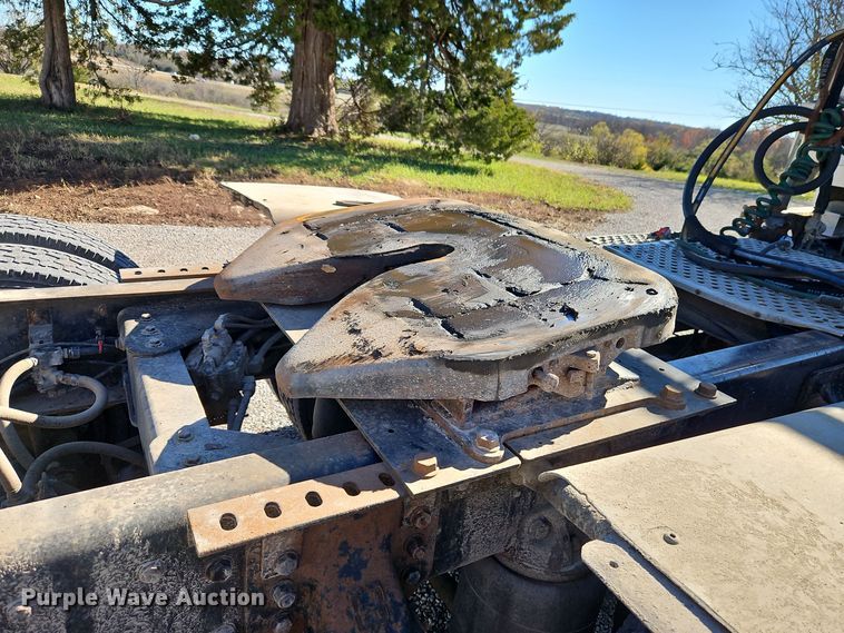 image for item DT7573 1992 Kenworth T800 semi truck