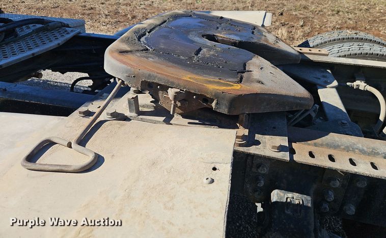 image for item DT7573 1992 Kenworth T800 semi truck