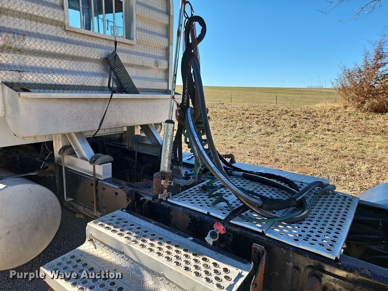 image for item DT7573 1992 Kenworth T800 semi truck