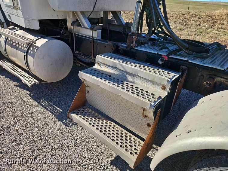 image for item DT7573 1992 Kenworth T800 semi truck