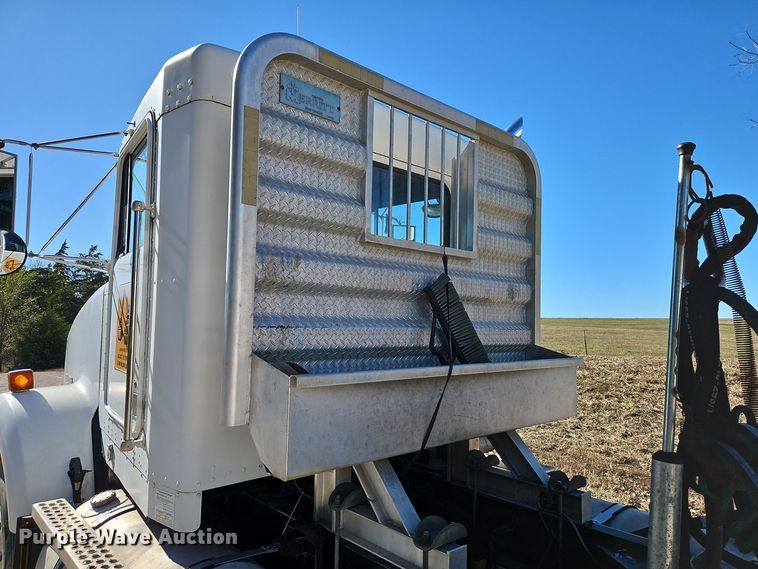 image for item DT7573 1992 Kenworth T800 semi truck