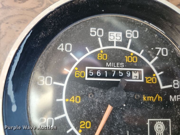 image for item DT7573 1992 Kenworth T800 semi truck