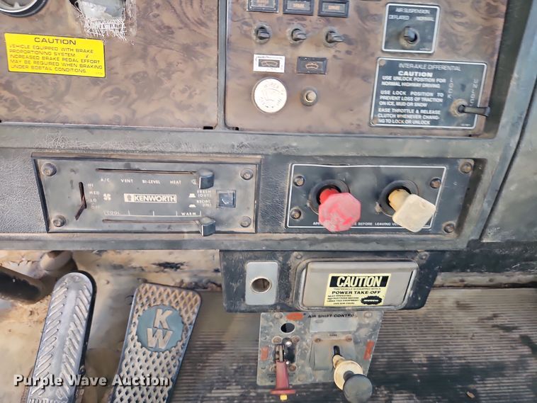 image for item DT7573 1992 Kenworth T800 semi truck