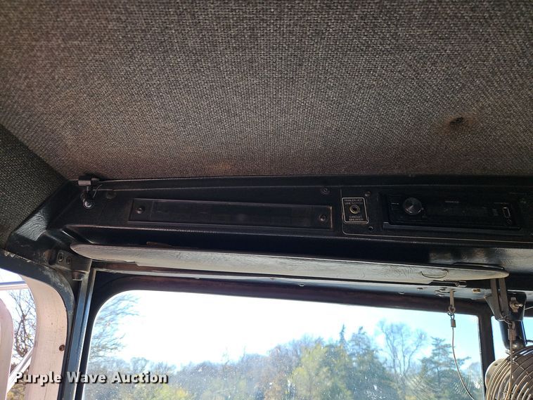 image for item DT7573 1992 Kenworth T800 semi truck