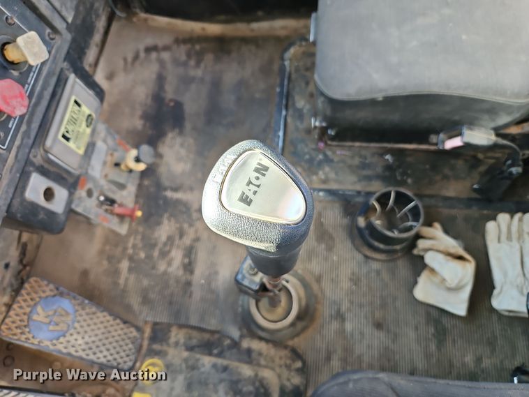 image for item DT7573 1992 Kenworth T800 semi truck