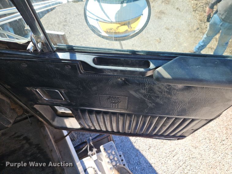 image for item DT7573 1992 Kenworth T800 semi truck