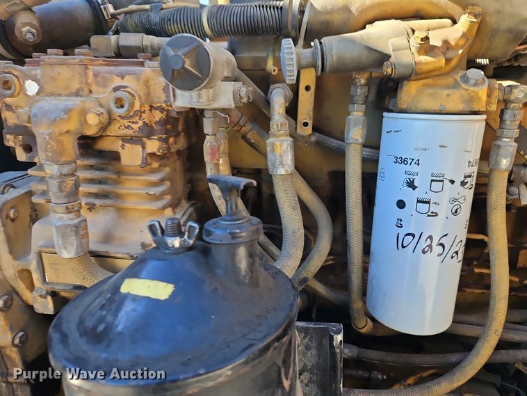 image for item DT7573 1992 Kenworth T800 semi truck