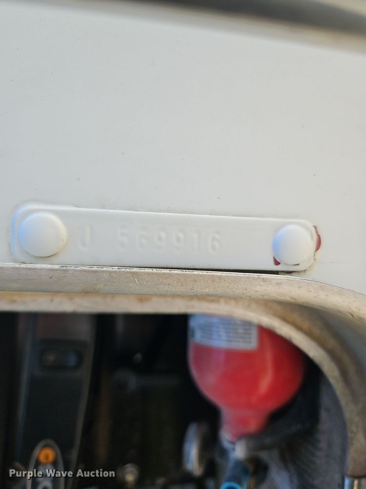 image for item DT7573 1992 Kenworth T800 semi truck