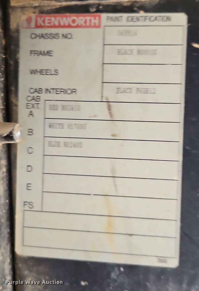 image for item DT7573 1992 Kenworth T800 semi truck