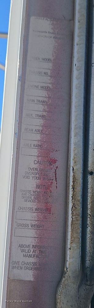 image for item DT7573 1992 Kenworth T800 semi truck