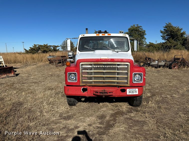 image for item DV2850 1981 International 1954 winch truck