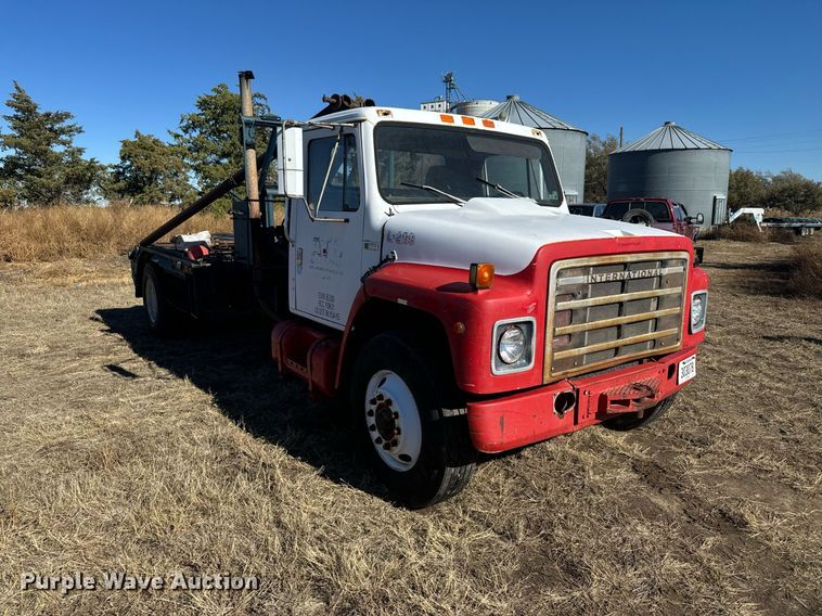 image for item DV2850 1981 International 1954 winch truck