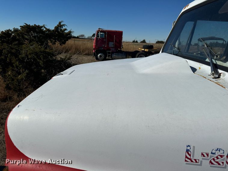 image for item DV2850 1981 International 1954 winch truck