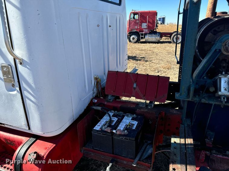 image for item DV2850 1981 International 1954 winch truck