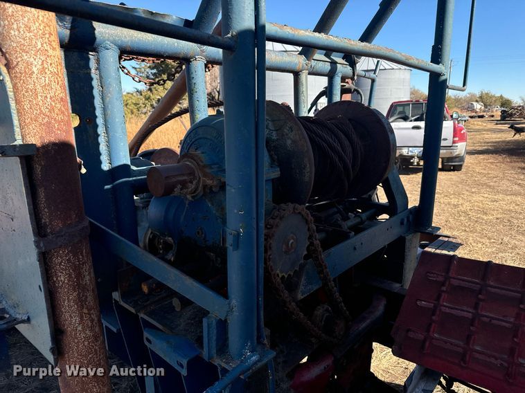 image for item DV2850 1981 International 1954 winch truck