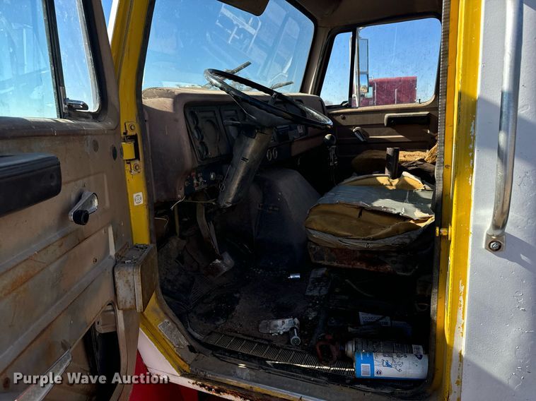 image for item DV2850 1981 International 1954 winch truck