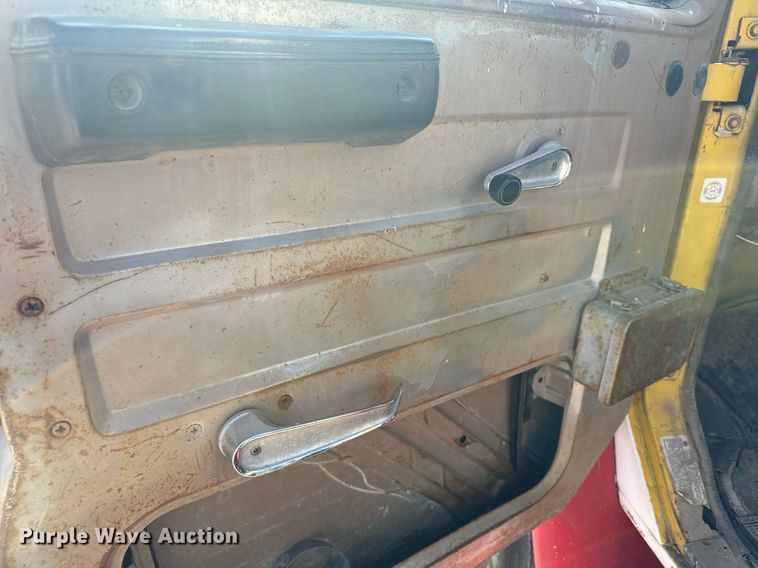 image for item DV2850 1981 International 1954 winch truck