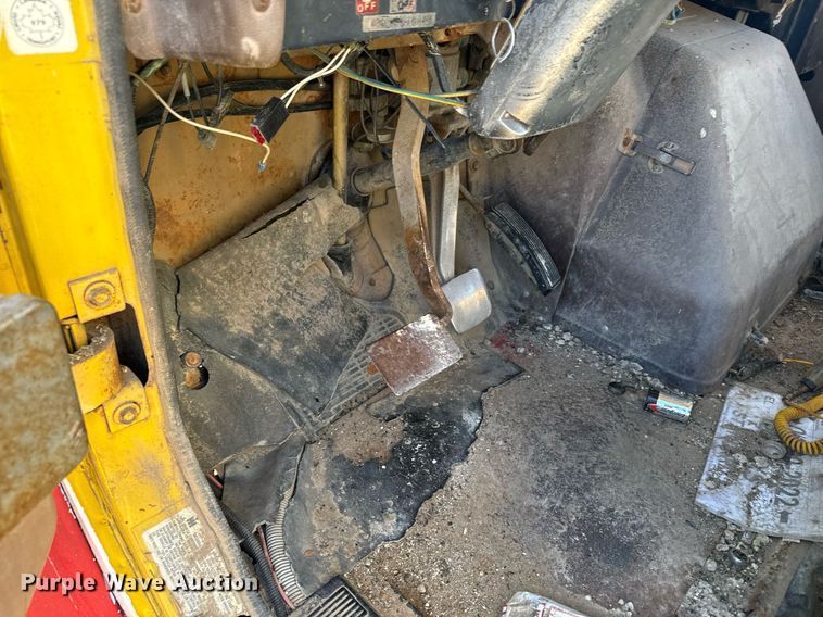 image for item DV2850 1981 International 1954 winch truck