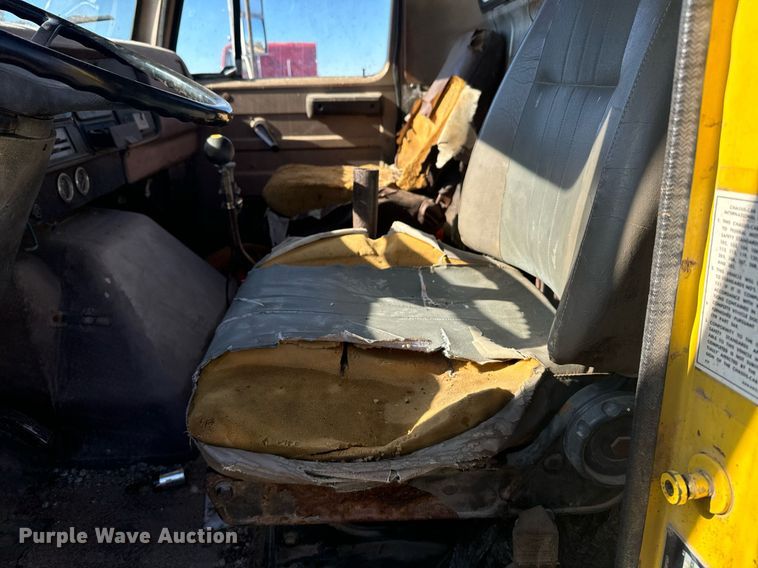 image for item DV2850 1981 International 1954 winch truck