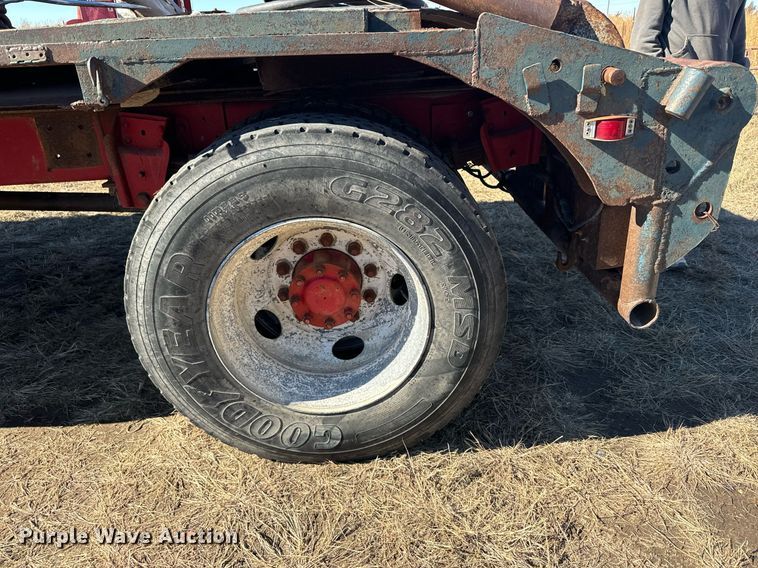 image for item DV2850 1981 International 1954 winch truck