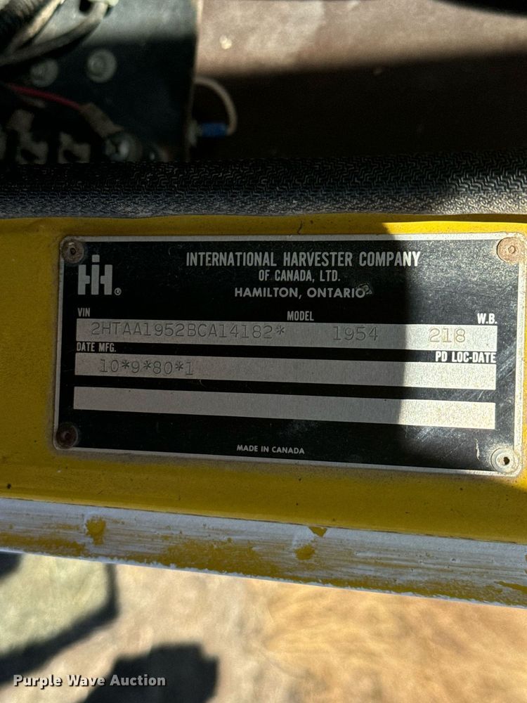 image for item DV2850 1981 International 1954 winch truck