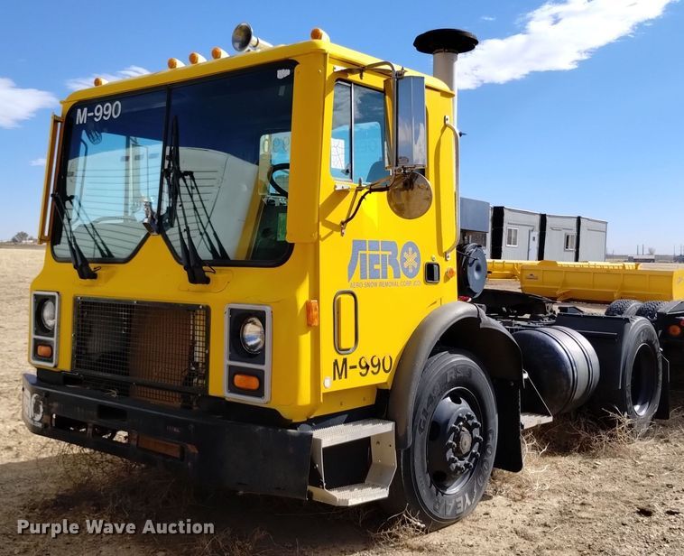 image for item DV6516 1997 Mack MR6 semi truck