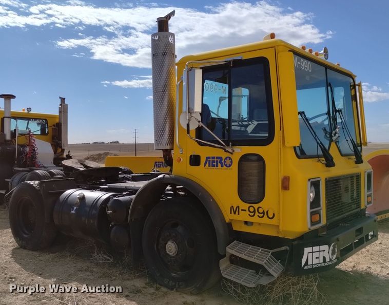 image for item DV6516 1997 Mack MR6 semi truck