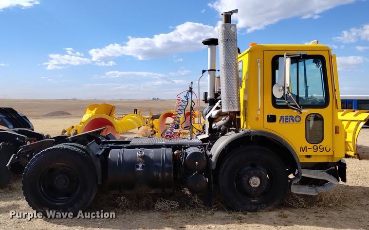 image for item DV6516 1997 Mack MR6 semi truck