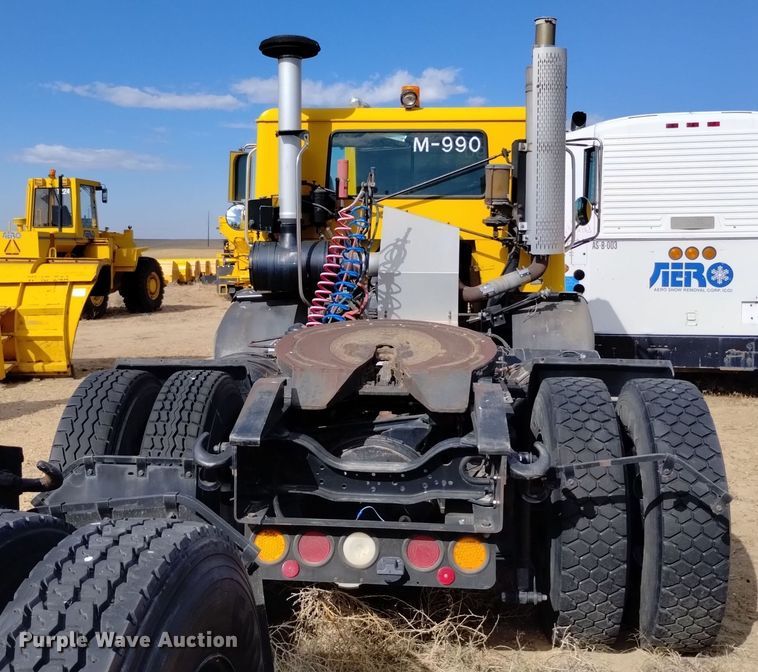 image for item DV6516 1997 Mack MR6 semi truck