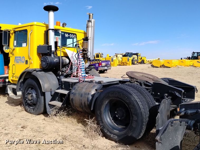 image for item DV6516 1997 Mack MR6 semi truck