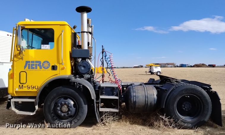 image for item DV6516 1997 Mack MR6 semi truck