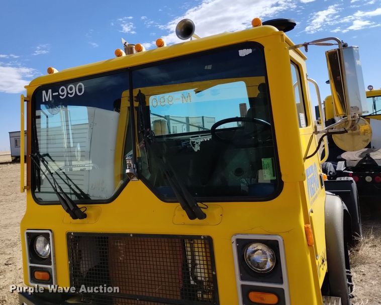 image for item DV6516 1997 Mack MR6 semi truck