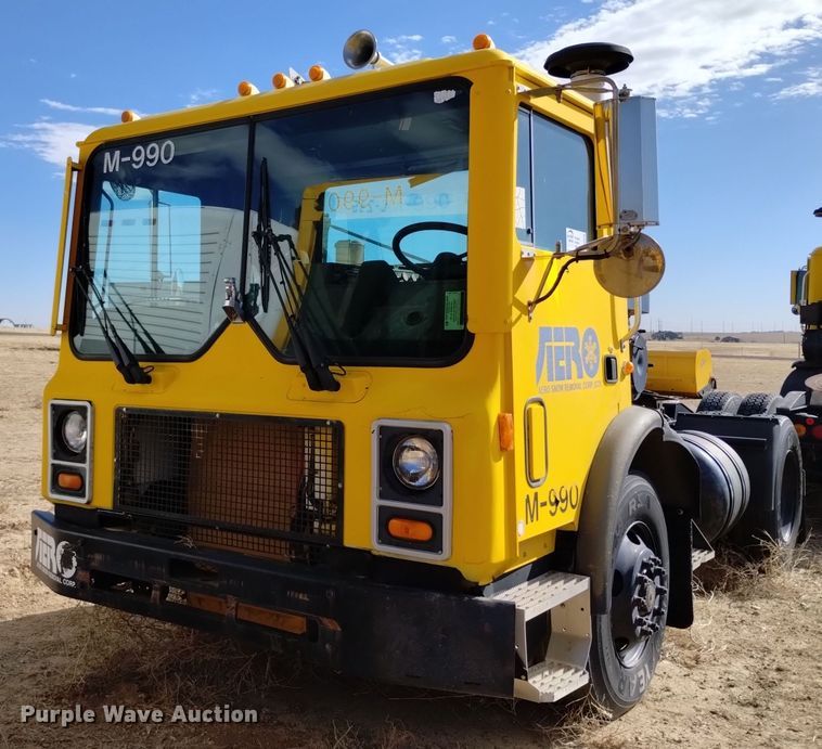 image for item DV6516 1997 Mack MR6 semi truck