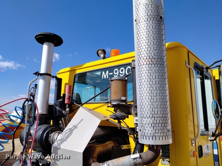 image for item DV6516 1997 Mack MR6 semi truck