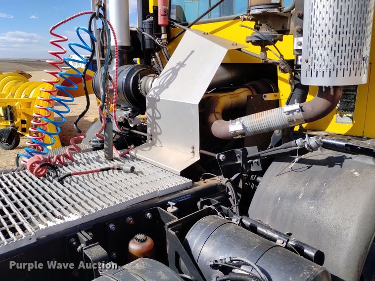 image for item DV6516 1997 Mack MR6 semi truck