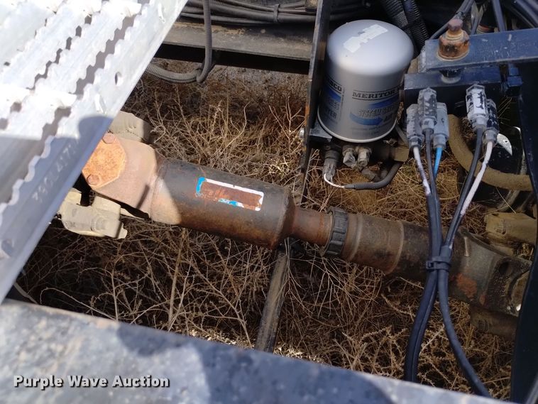 image for item DV6516 1997 Mack MR6 semi truck