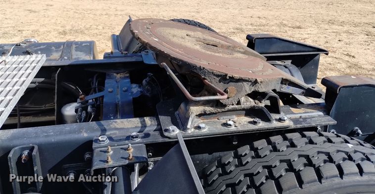 image for item DV6516 1997 Mack MR6 semi truck