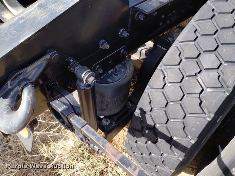 image for item DV6516 1997 Mack MR6 semi truck