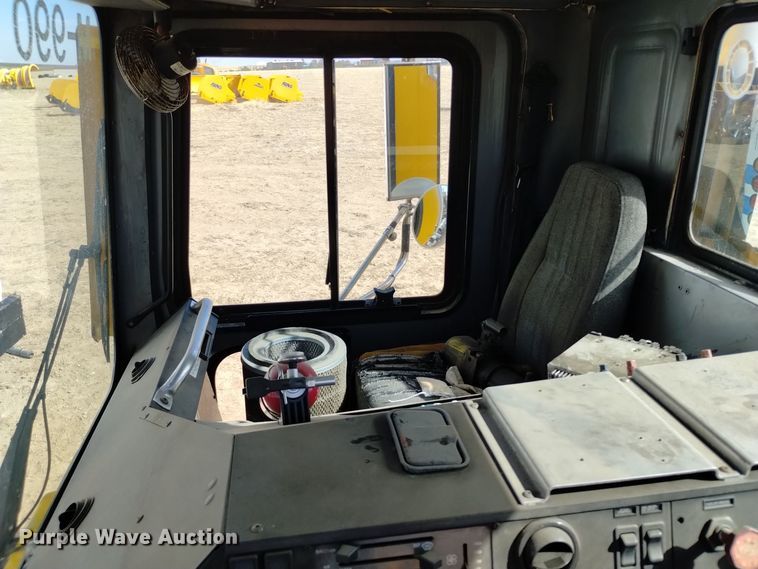 image for item DV6516 1997 Mack MR6 semi truck