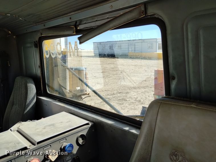 image for item DV6516 1997 Mack MR6 semi truck