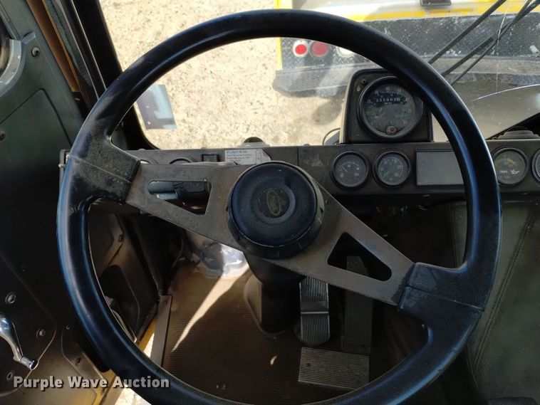 image for item DV6516 1997 Mack MR6 semi truck