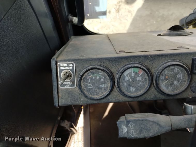 image for item DV6516 1997 Mack MR6 semi truck