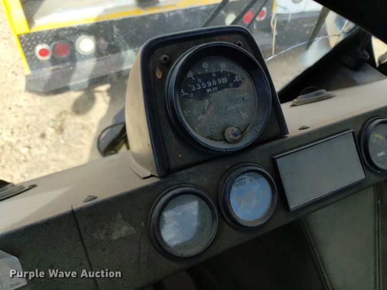 image for item DV6516 1997 Mack MR6 semi truck