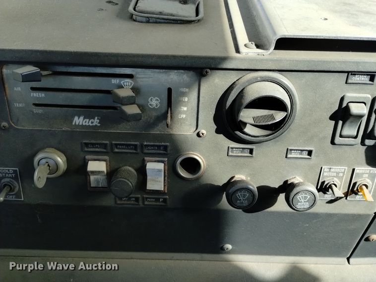 image for item DV6516 1997 Mack MR6 semi truck