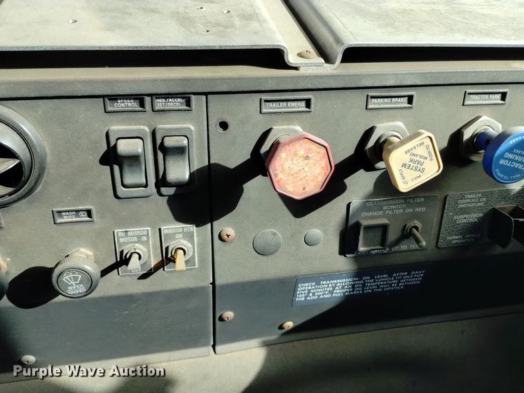 image for item DV6516 1997 Mack MR6 semi truck