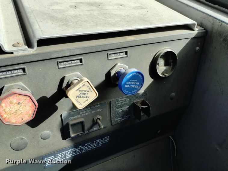 image for item DV6516 1997 Mack MR6 semi truck