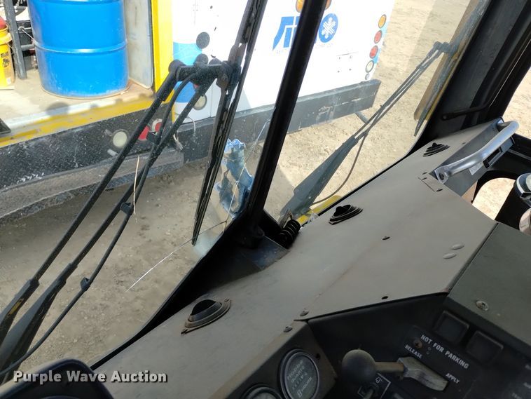 image for item DV6516 1997 Mack MR6 semi truck