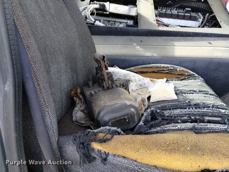 image for item DV6516 1997 Mack MR6 semi truck