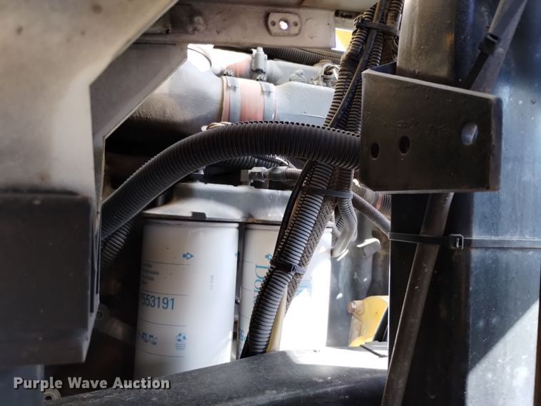 image for item DV6516 1997 Mack MR6 semi truck