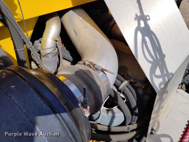 image for item DV6516 1997 Mack MR6 semi truck